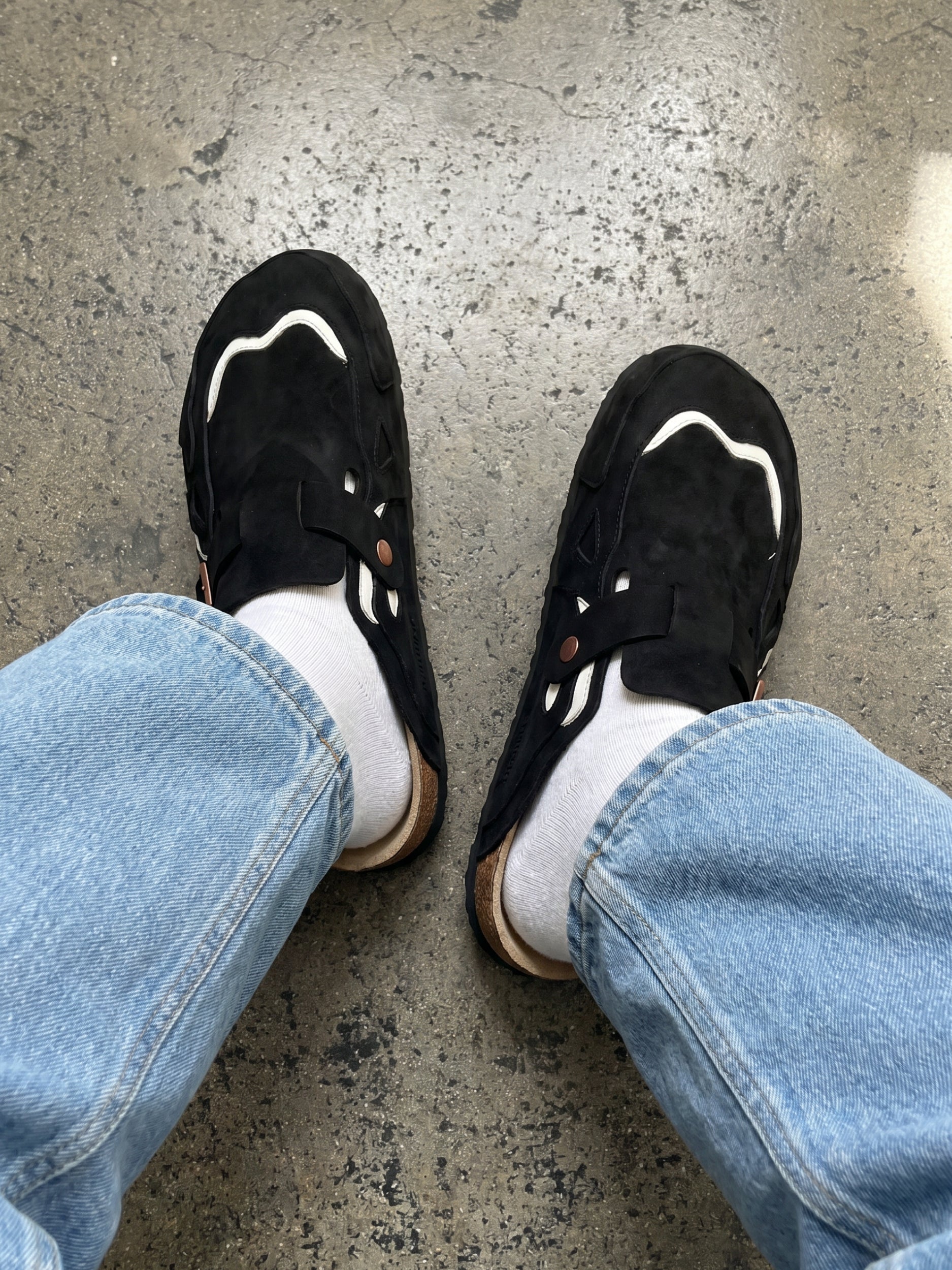 DCRB Wavey Clogs - Black